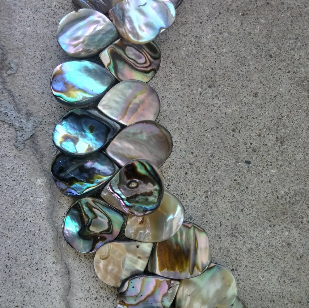Abalone Shell Necklace - Picture 2 of 3
